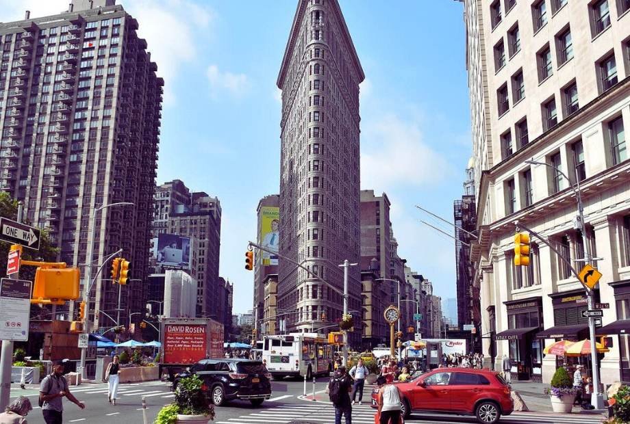 El Flatiron Building en Nueva York, también conocido como el edificio Flat Iron, es uno de los edificios más emblemáticos de la Gran Manzana. 