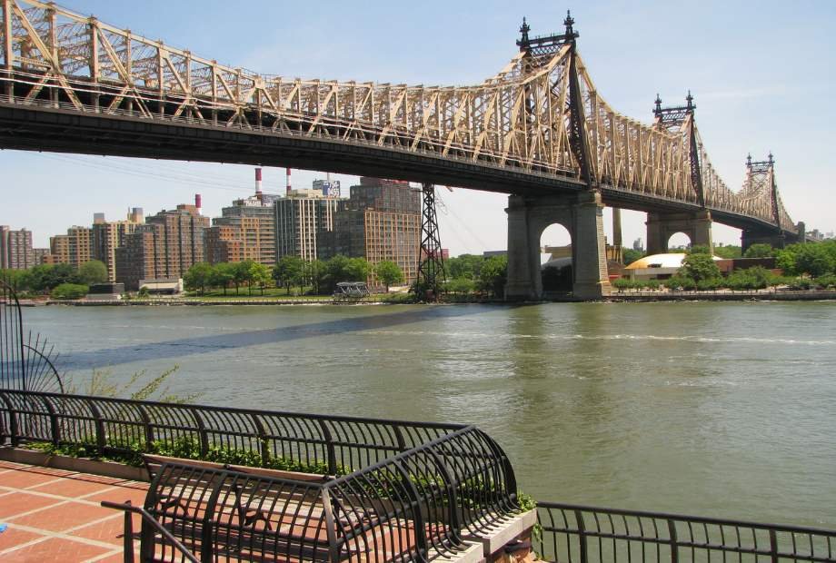 El Queensboro Bridge, también conocido como el 59th Street Bridge, es uno de los puentes más famosos de Nueva York.